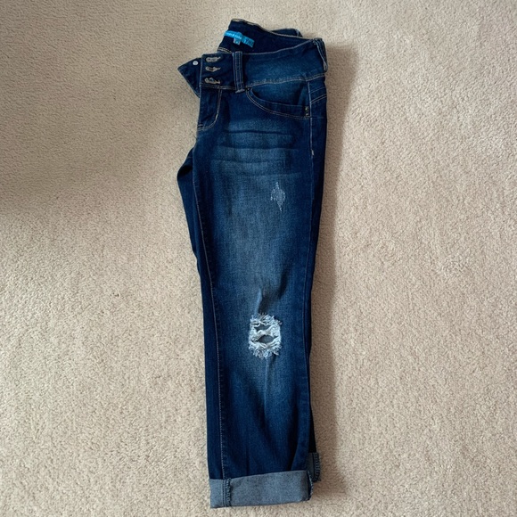 YMI wanna betta butt denim capris - Picture 3 of 6